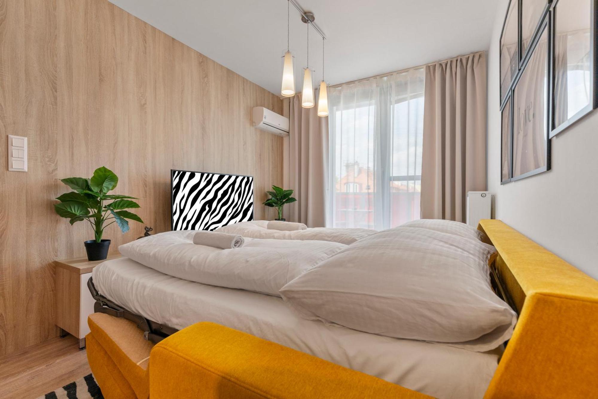 Lam Safari - Balcony - Ac - Free Parking Διαμέρισμα Μπρατισλάβα Εξωτερικό φωτογραφία